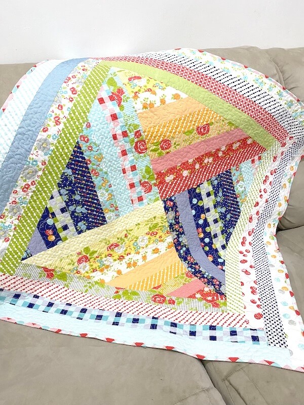 Free Jelly Roll Quilt Pattern : Jelly Roll Spinner - The Little Mushroom Cap: A Quilting Blog